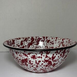 Enameled tain with red splashes: rustic kitchen decoration